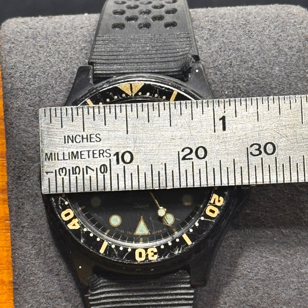 Casio LRW-45 Quartz Diver Watch Black Gold Bezel Vintage Sport NEW BATTERY - Picture 3 of 8